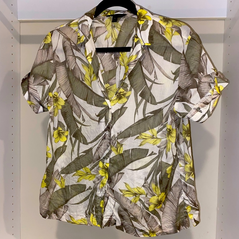 Banana Republic 🍌 linen blouse